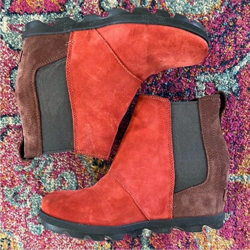Sorel | Women's Red/Brown/Black Suede Joan A Wedge II Pull On Ankle Boots Sz 8.5 - Picture 4 of 14